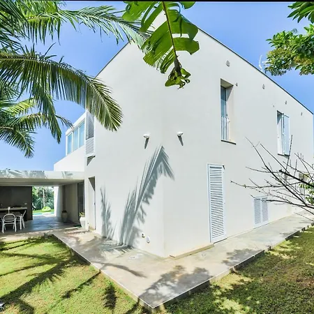 Ponente - Design House With Private Pool 酒店