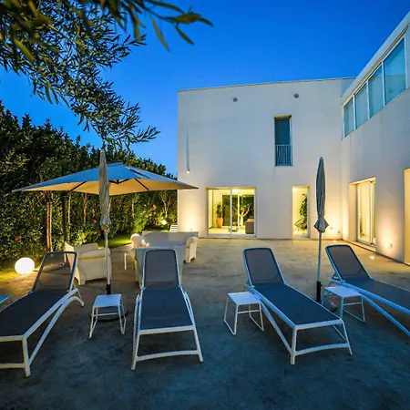 Ponente - Design House With Private Pool 酒店
